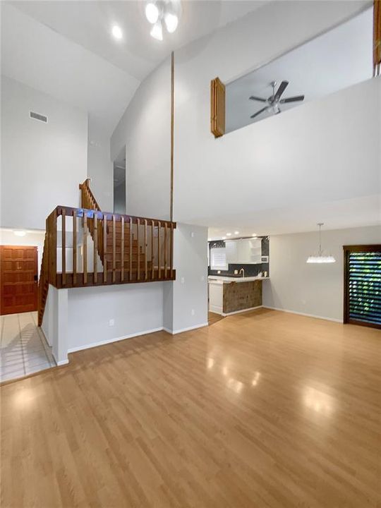 For Sale: $285,000 (3 beds, 2 baths, 1593 Square Feet)