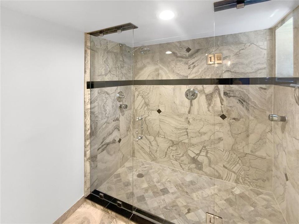 For Sale: $285,000 (3 beds, 2 baths, 1593 Square Feet)