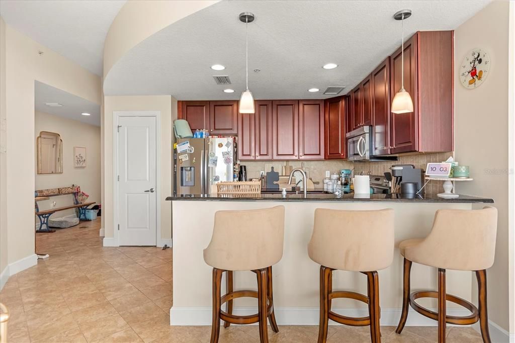 For Sale: $317,500 (2 beds, 2 baths, 1198 Square Feet)