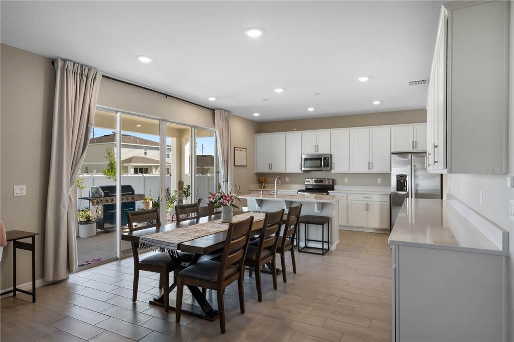 На продажу: $448,900 (5 спален, 3 ванн, 3106 Квадратных фут)