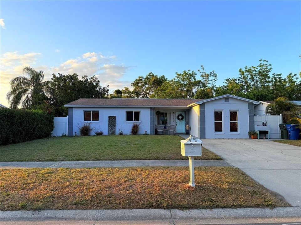 Recently Sold: $355,000 (4 beds, 1 baths, 1382 Square Feet)