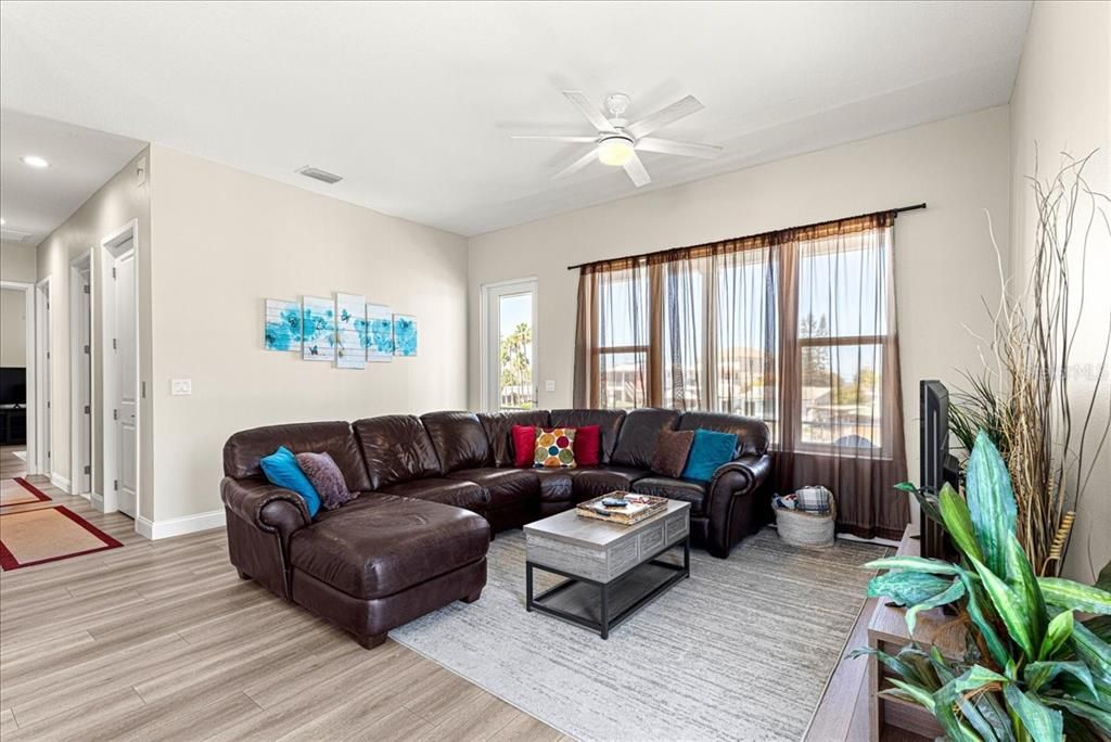 На продажу: $639,000 (3 спален, 2 ванн, 1500 Квадратных фут)