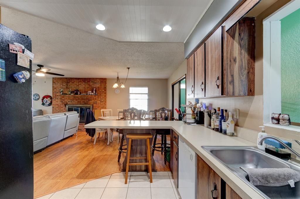 待售: $650,000 (4 贝兹, 3 浴室, 3040 平方英尺)