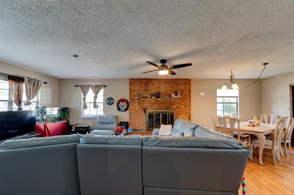 待售: $650,000 (4 贝兹, 3 浴室, 3040 平方英尺)