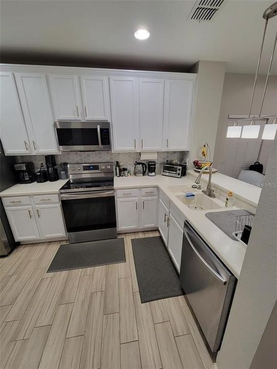 Recently Rented: $1,900 (2 beds, 2 baths, 1071 Square Feet)