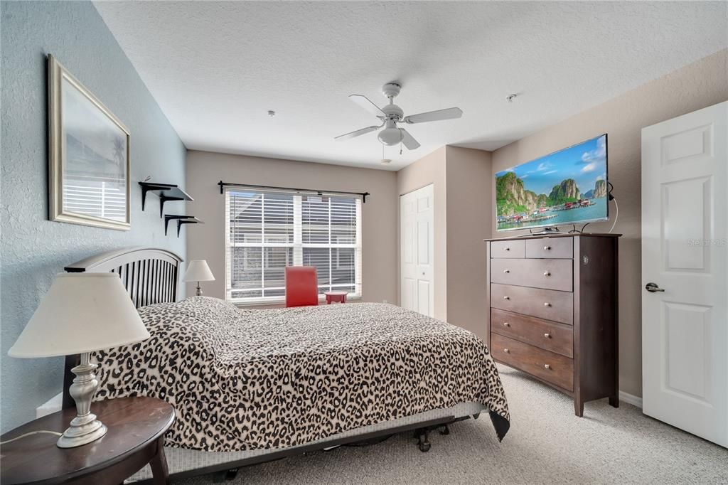 For Sale: $285,000 (4 beds, 3 baths, 1470 Square Feet)