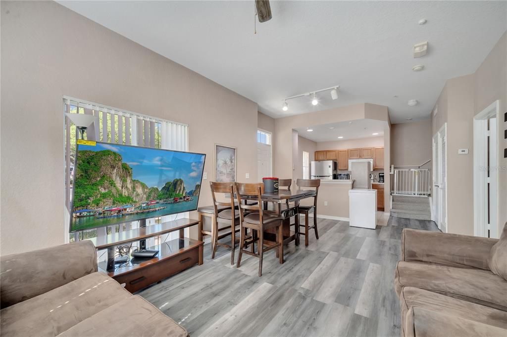 For Sale: $285,000 (4 beds, 3 baths, 1470 Square Feet)