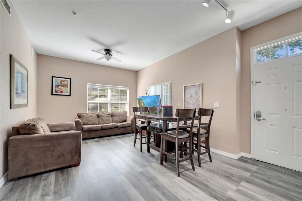 For Sale: $285,000 (4 beds, 3 baths, 1470 Square Feet)