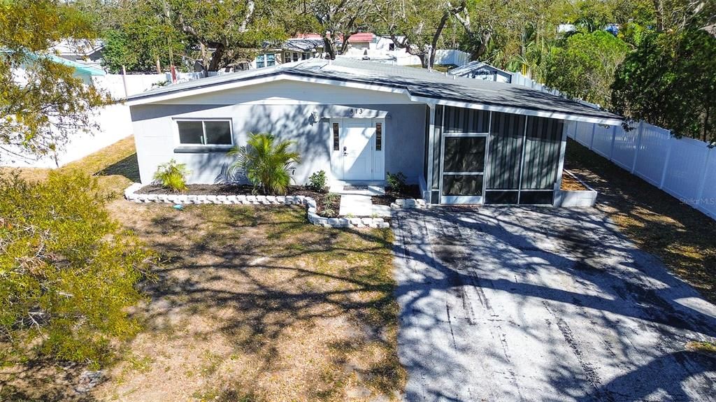 最近售出: $327,000 (2 贝兹, 2 浴室, 850 平方英尺)