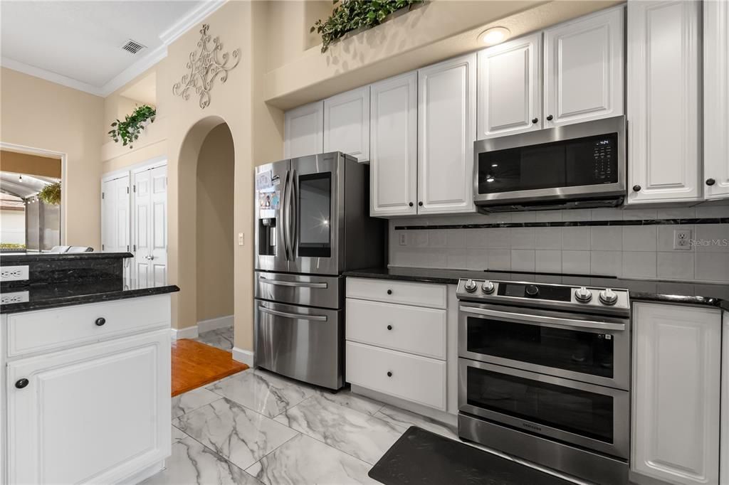 For Sale: $949,995 (4 beds, 4 baths, 3285 Square Feet)