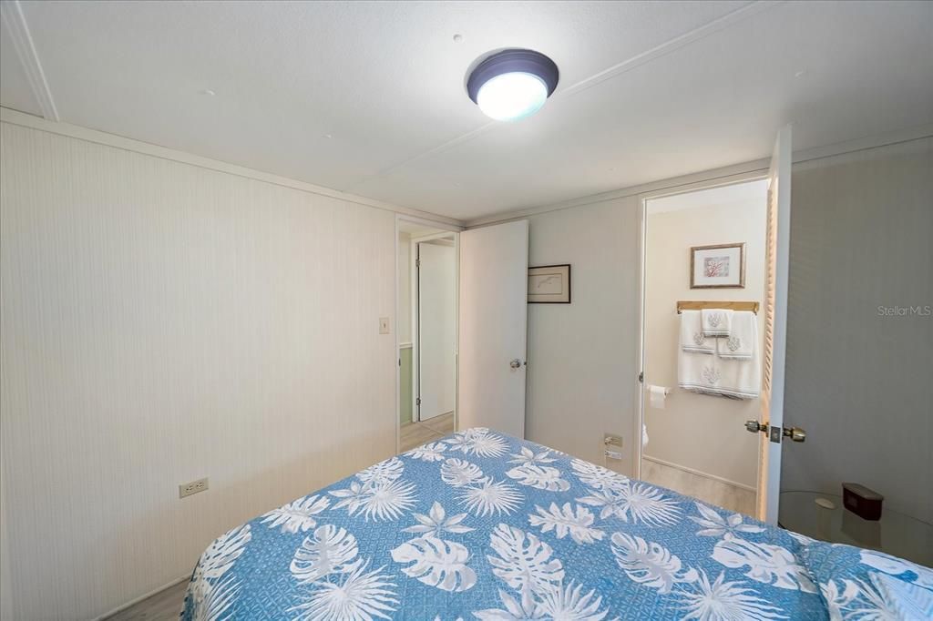 For Sale: $225,000 (2 beds, 1 baths, 768 Square Feet)