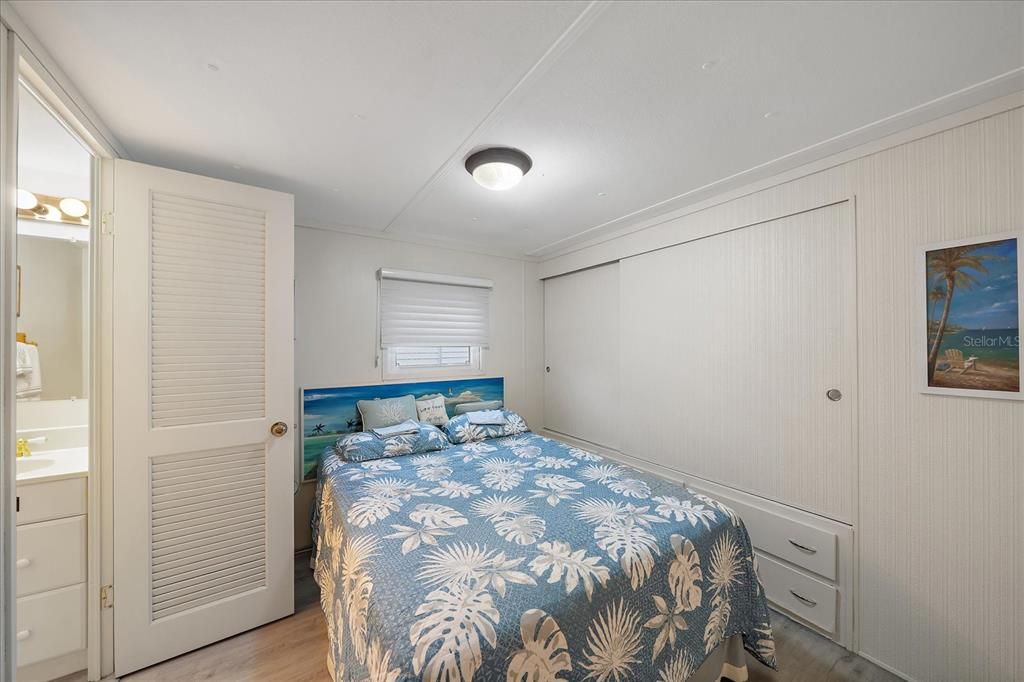 For Sale: $225,000 (2 beds, 1 baths, 768 Square Feet)