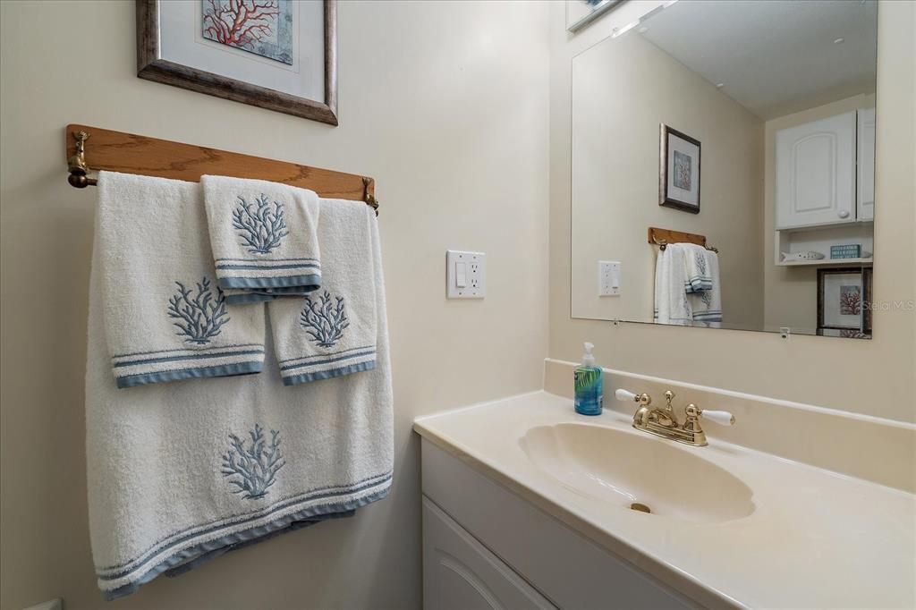 For Sale: $225,000 (2 beds, 1 baths, 768 Square Feet)