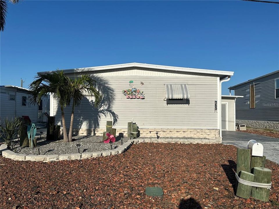 For Sale: $225,000 (2 beds, 1 baths, 768 Square Feet)