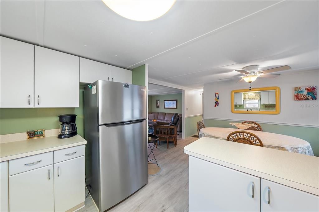 For Sale: $225,000 (2 beds, 1 baths, 768 Square Feet)