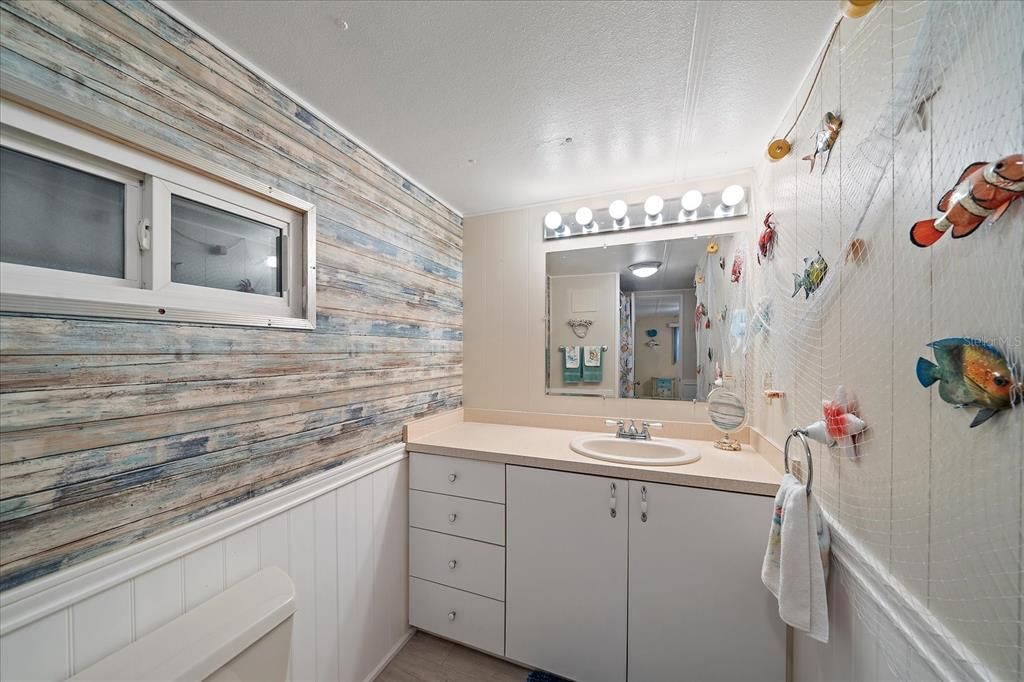 For Sale: $225,000 (2 beds, 1 baths, 768 Square Feet)