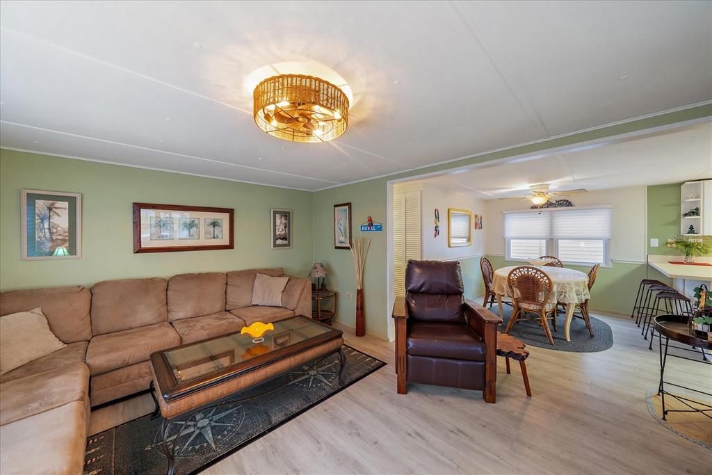 For Sale: $225,000 (2 beds, 1 baths, 768 Square Feet)