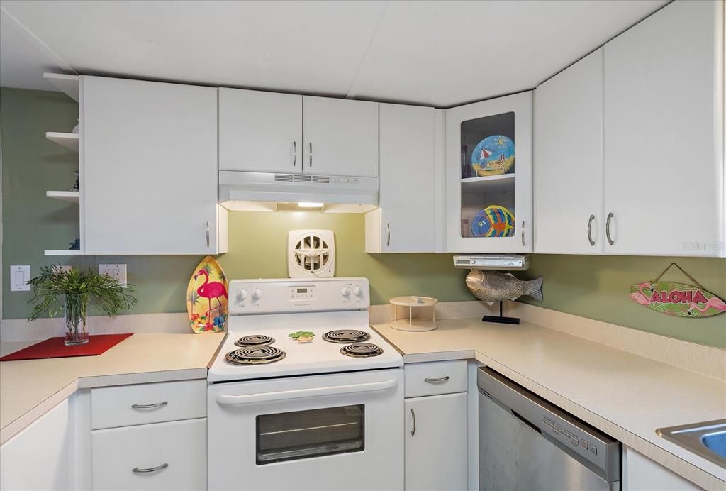 For Sale: $225,000 (2 beds, 1 baths, 768 Square Feet)