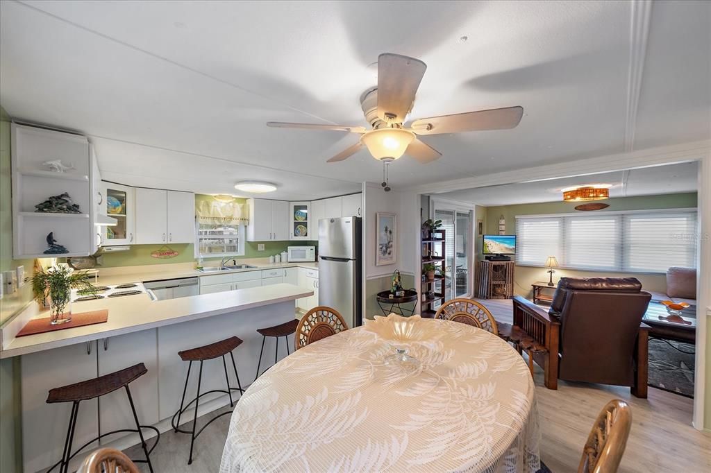 For Sale: $225,000 (2 beds, 1 baths, 768 Square Feet)