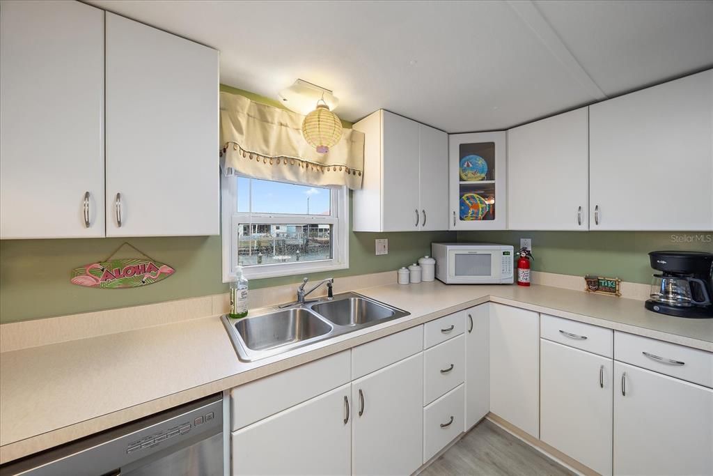 For Sale: $225,000 (2 beds, 1 baths, 768 Square Feet)