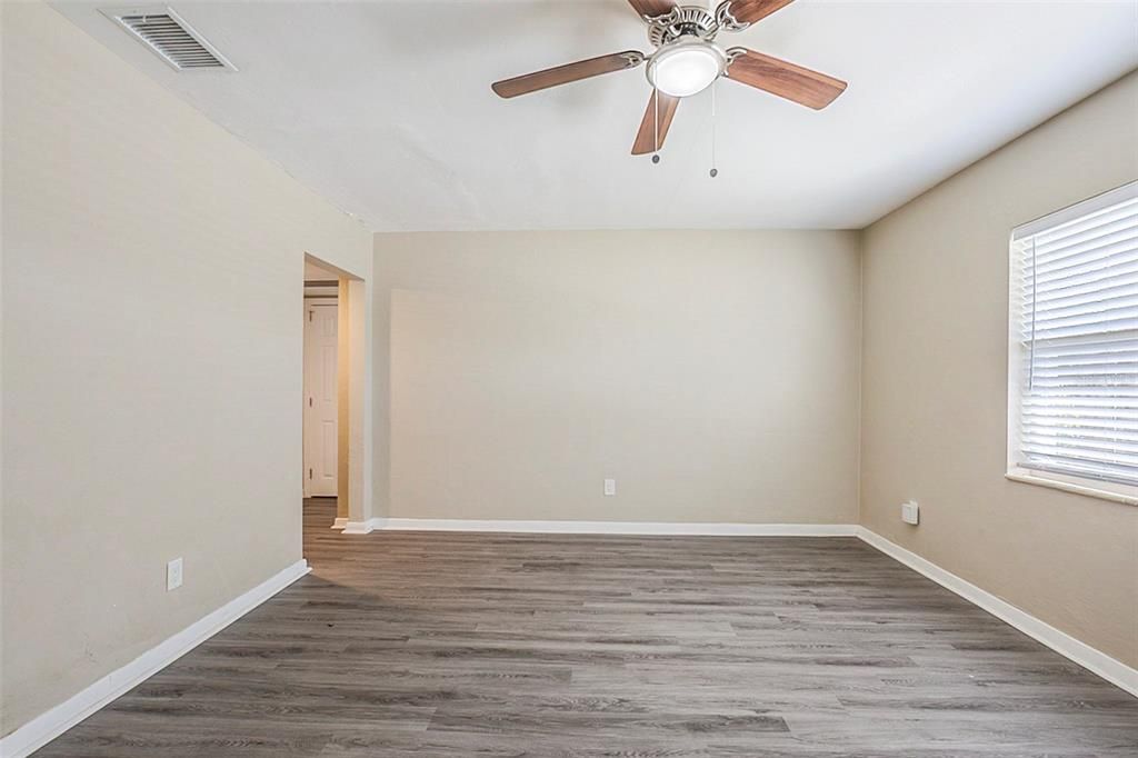 For Sale: $245,000 (3 beds, 1 baths, 1070 Square Feet)