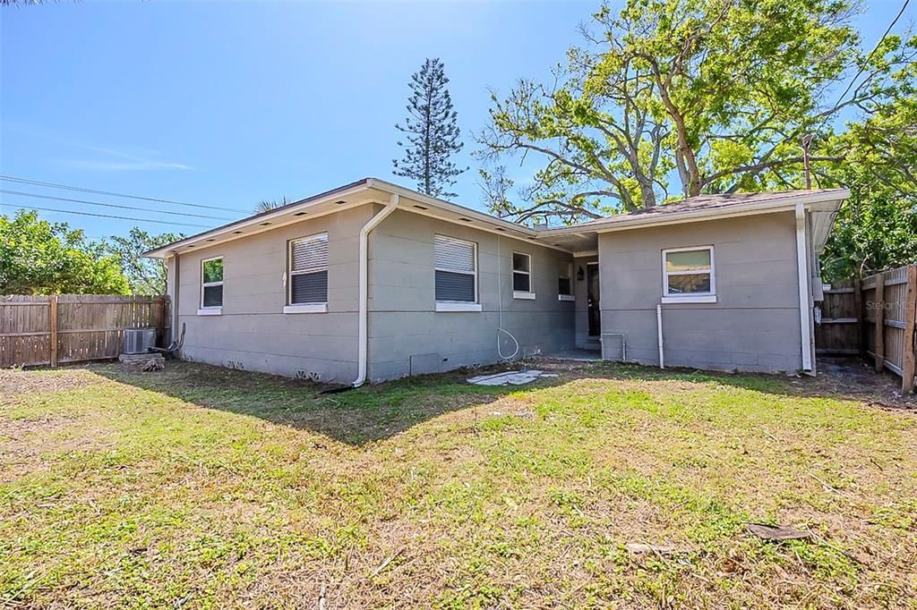 For Sale: $245,000 (3 beds, 1 baths, 1070 Square Feet)