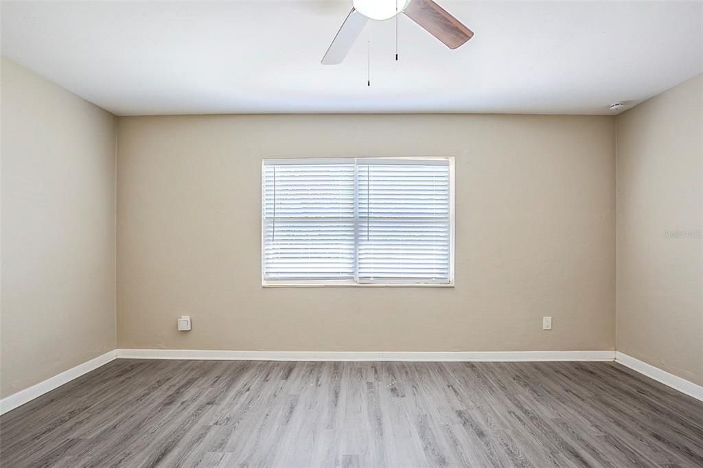 For Sale: $245,000 (3 beds, 1 baths, 1070 Square Feet)