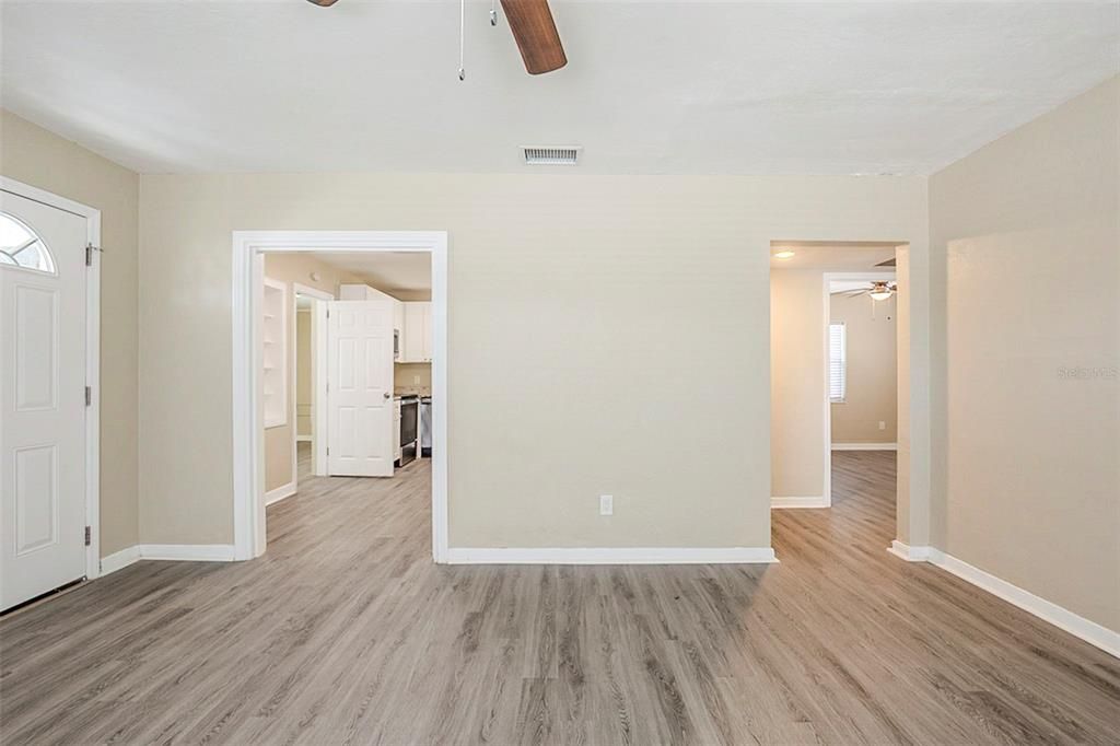 For Sale: $245,000 (3 beds, 1 baths, 1070 Square Feet)