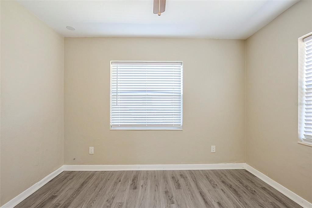 For Sale: $245,000 (3 beds, 1 baths, 1070 Square Feet)