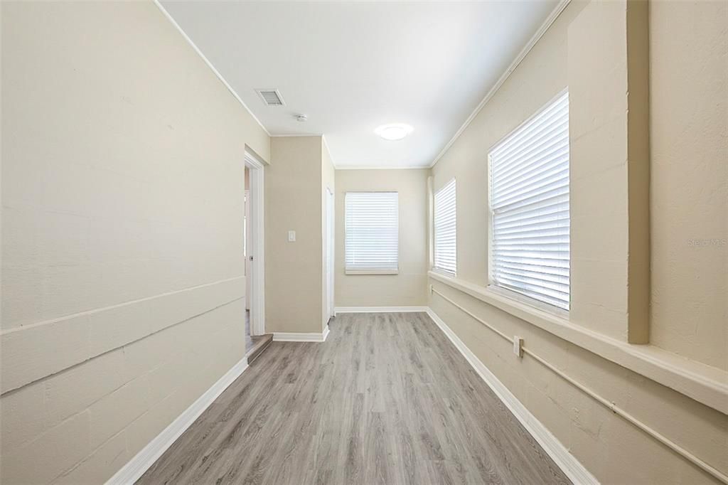 For Sale: $245,000 (3 beds, 1 baths, 1070 Square Feet)