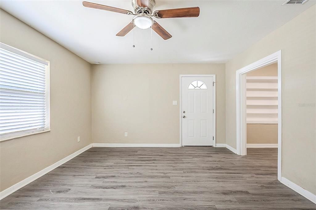 For Sale: $245,000 (3 beds, 1 baths, 1070 Square Feet)