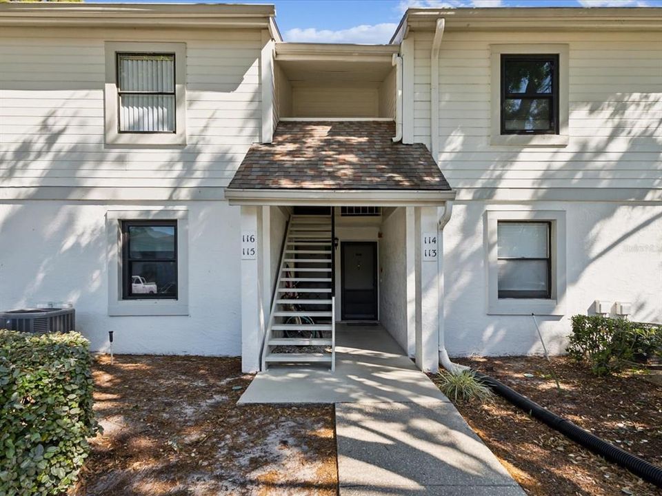 Recently Sold: $190,000 (2 beds, 2 baths, 879 Square Feet)