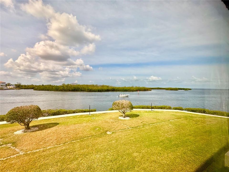 For Rent: $1,950 (2 beds, 2 baths, 1025 Square Feet)