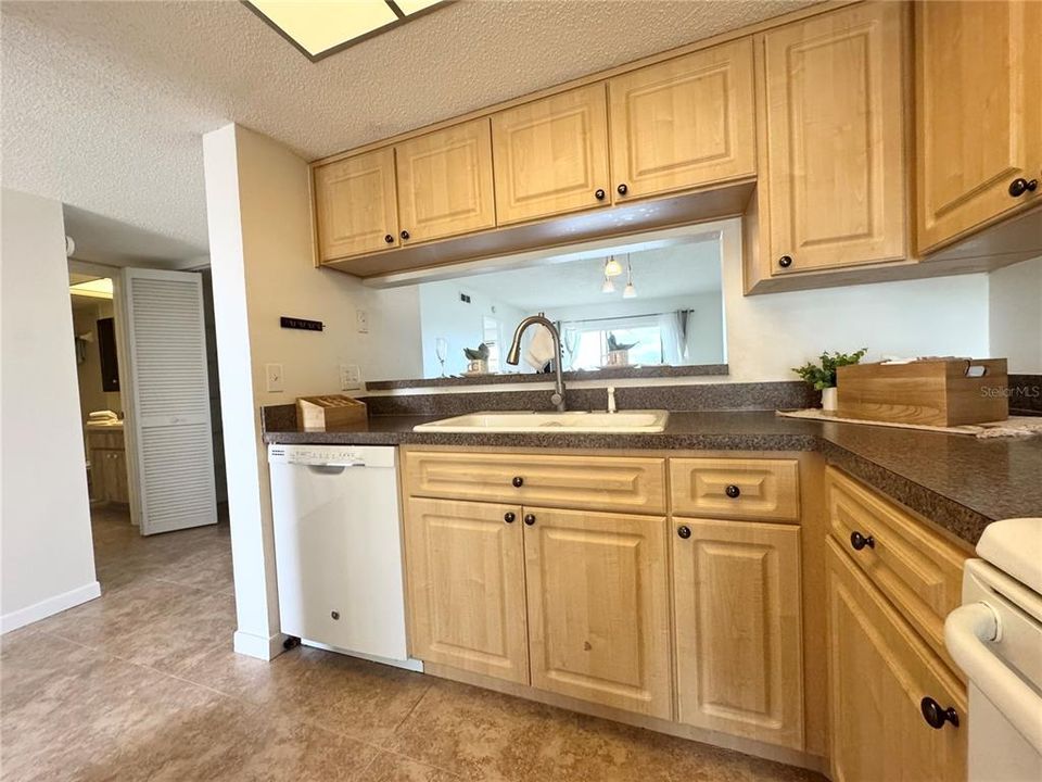 For Rent: $1,950 (2 beds, 2 baths, 1025 Square Feet)
