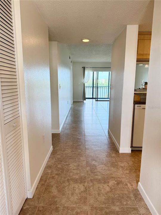 For Rent: $1,950 (2 beds, 2 baths, 1025 Square Feet)