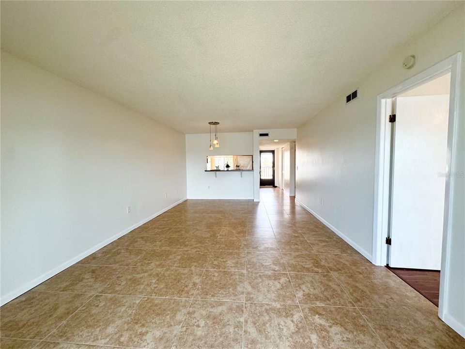 For Rent: $1,950 (2 beds, 2 baths, 1025 Square Feet)