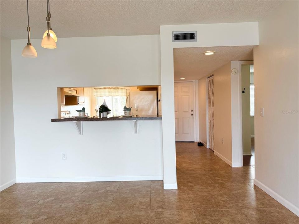 For Rent: $1,950 (2 beds, 2 baths, 1025 Square Feet)