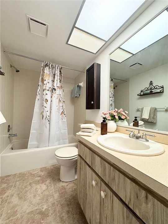 For Rent: $1,950 (2 beds, 2 baths, 1025 Square Feet)