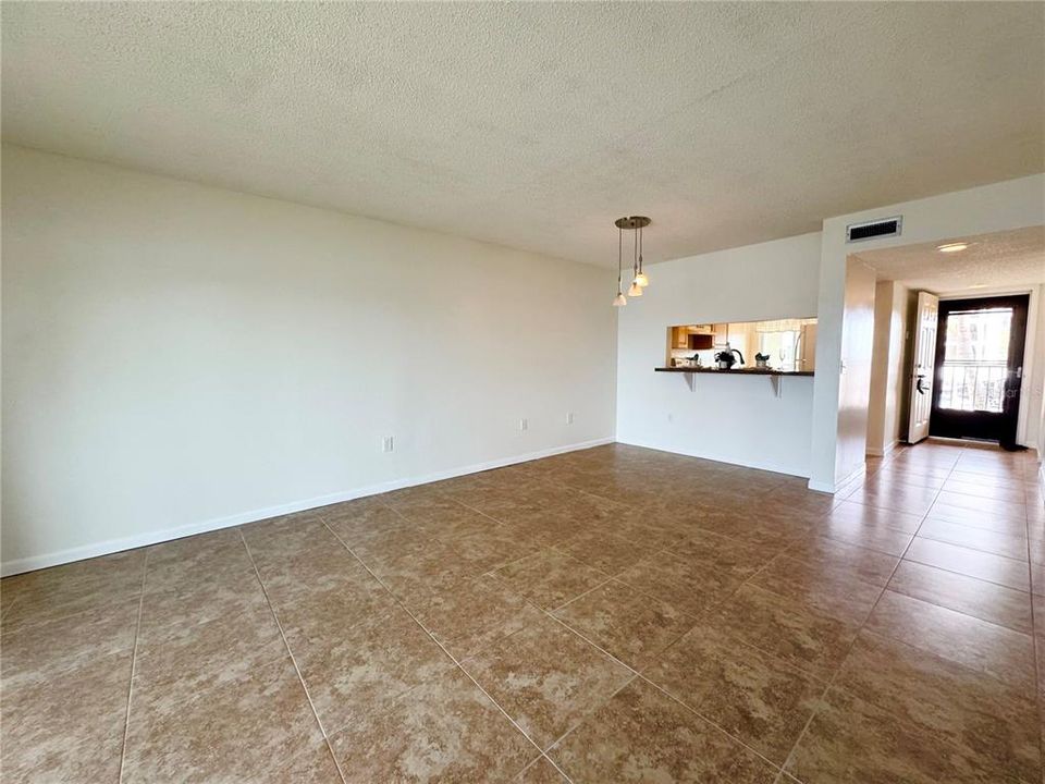 For Rent: $1,950 (2 beds, 2 baths, 1025 Square Feet)