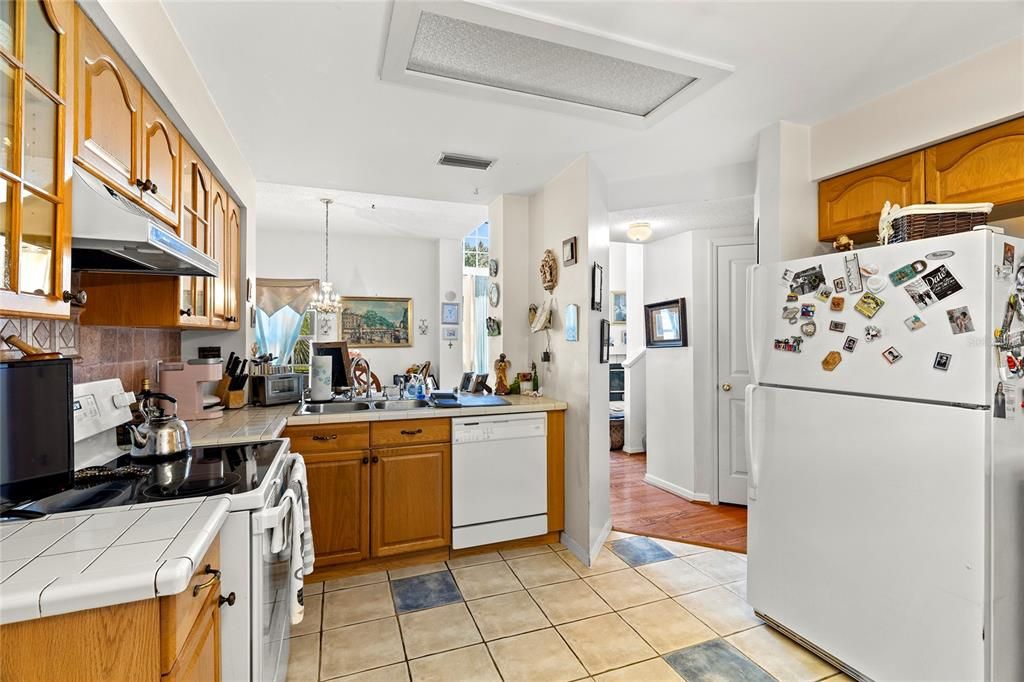 Active With Contract: $430,000 (3 beds, 2 baths, 1868 Square Feet)