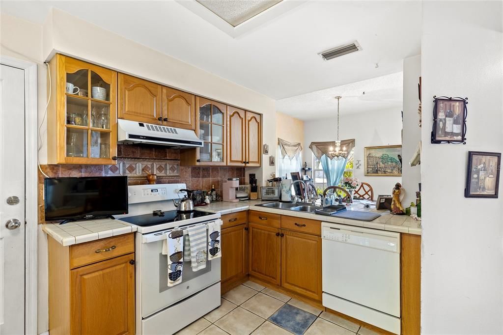 Active With Contract: $430,000 (3 beds, 2 baths, 1868 Square Feet)