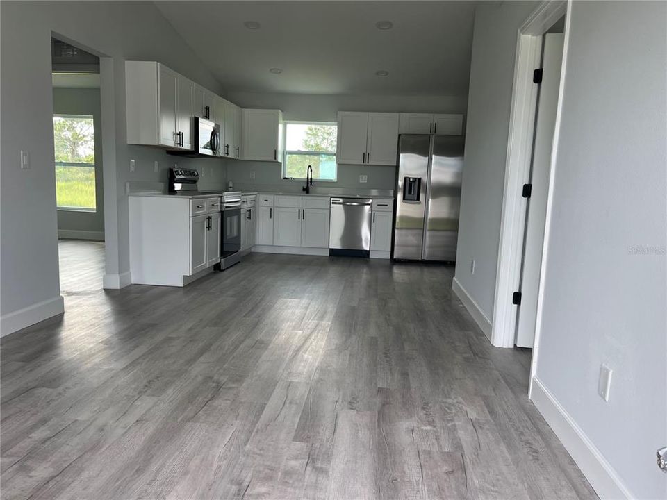 For Sale: $259,900 (3 beds, 2 baths, 1011 Square Feet)