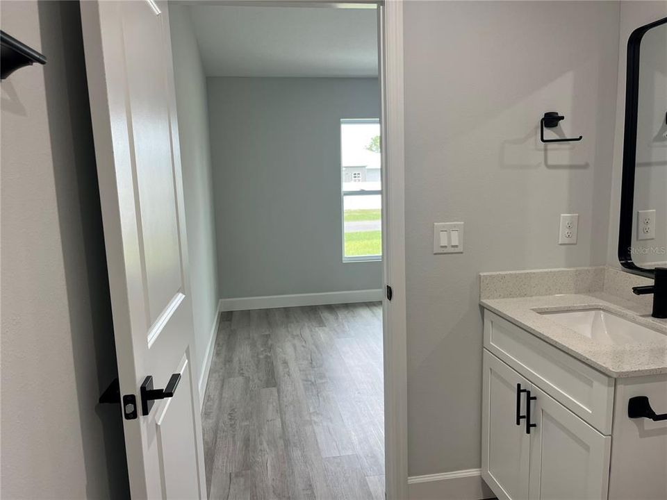 For Sale: $259,900 (3 beds, 2 baths, 1011 Square Feet)