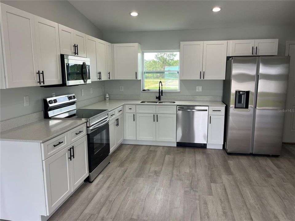 For Sale: $259,900 (3 beds, 2 baths, 1011 Square Feet)