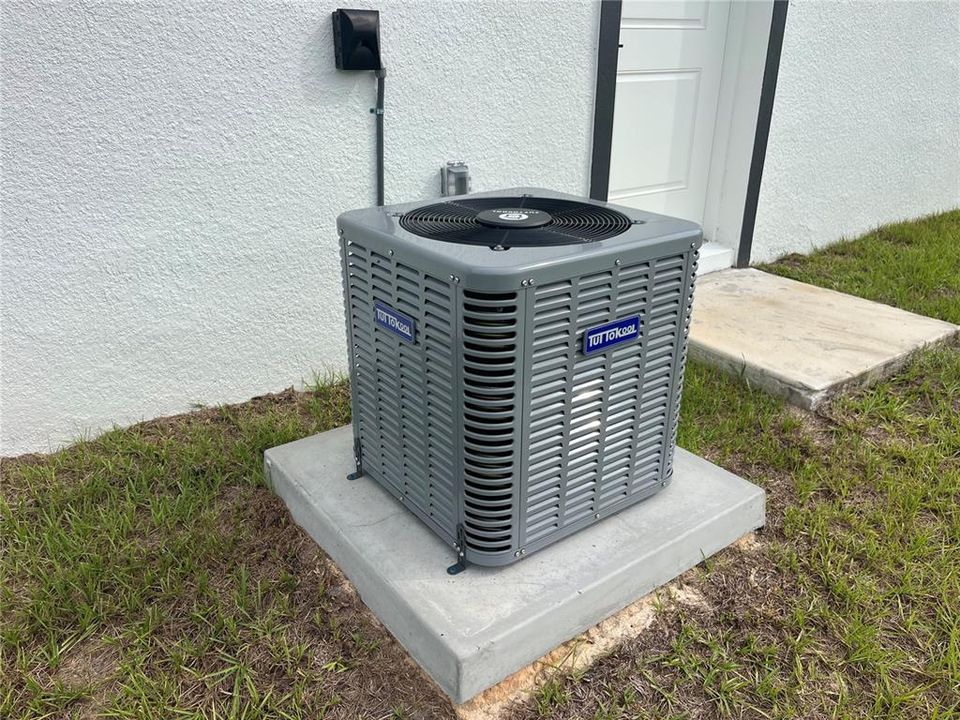 For Sale: $259,900 (3 beds, 2 baths, 1011 Square Feet)