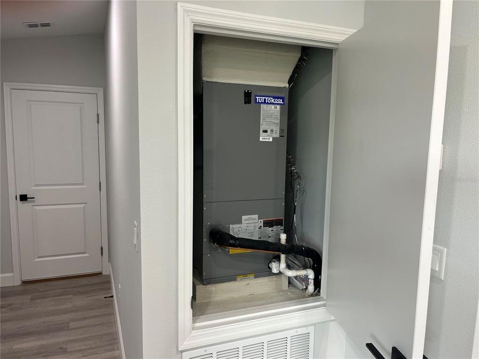 For Sale: $259,900 (3 beds, 2 baths, 1011 Square Feet)