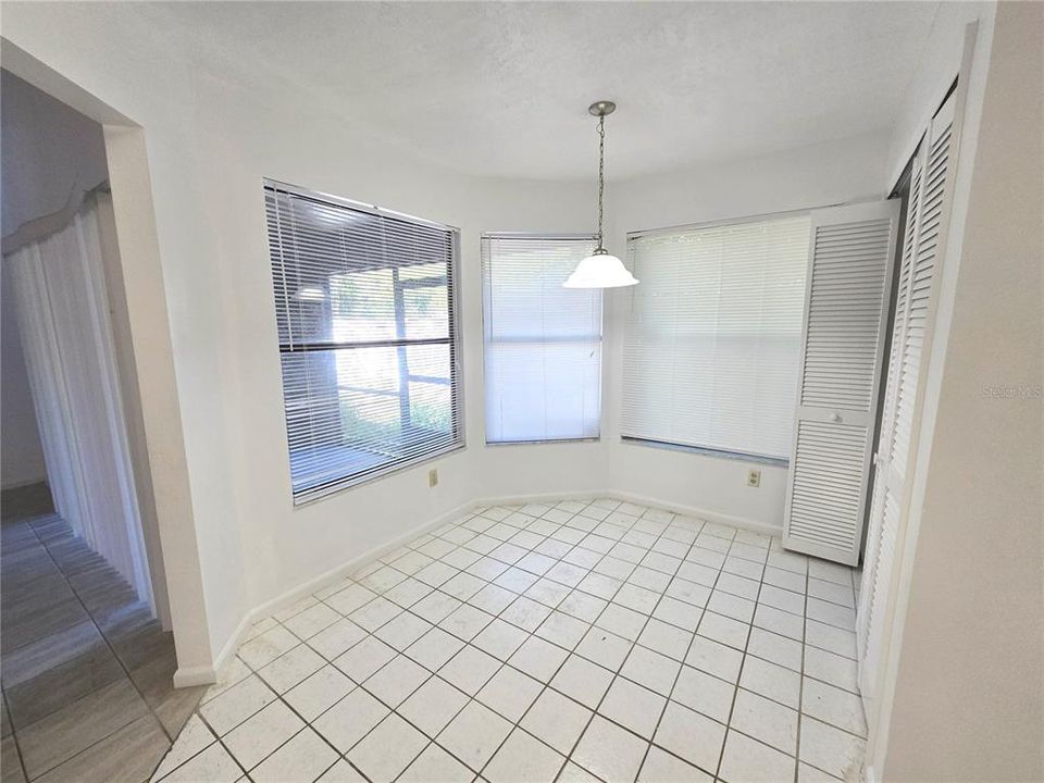 For Rent: $2,195 (3 beds, 2 baths, 1378 Square Feet)