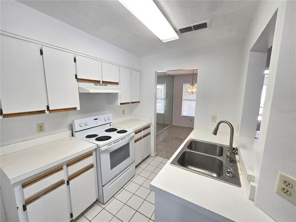 For Rent: $2,195 (3 beds, 2 baths, 1378 Square Feet)