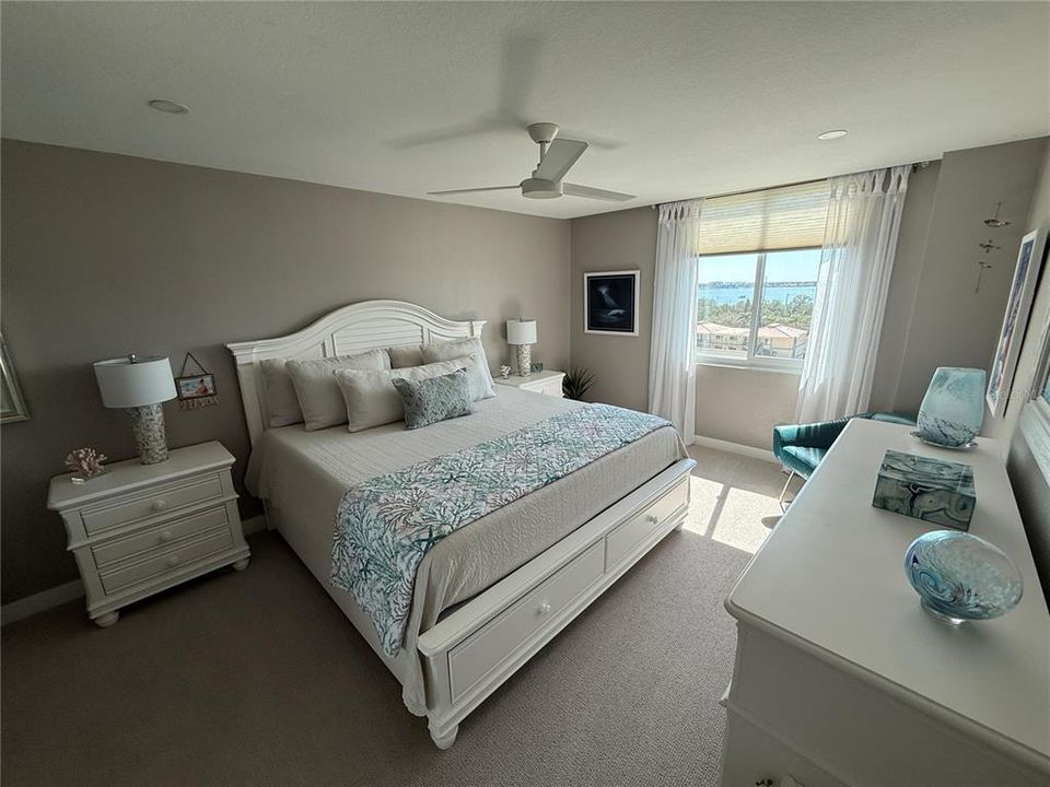 For Rent: $5,800 (2 beds, 2 baths, 1150 Square Feet)