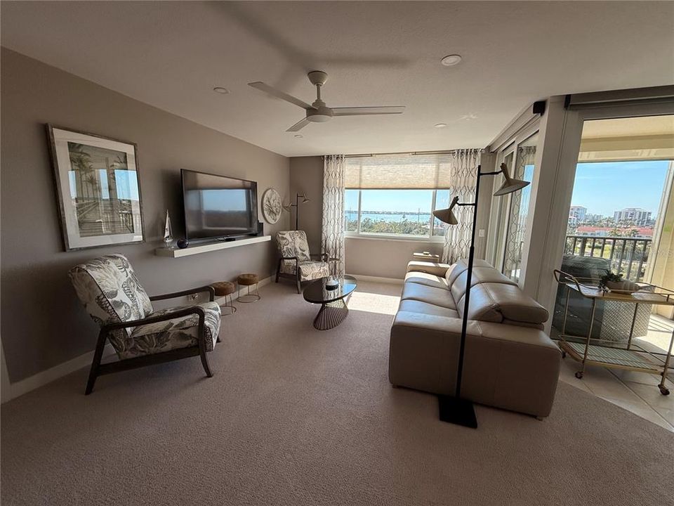 For Rent: $5,800 (2 beds, 2 baths, 1150 Square Feet)